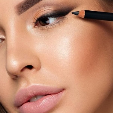 Gelin & Nişan Başı ve Porselen Makyaj'da İndirim