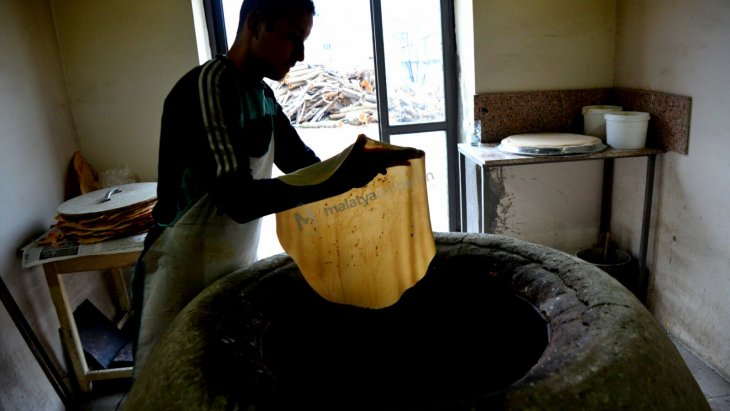 Malatya'da En lezetli tandır ekmeğini kim pişiriyor?